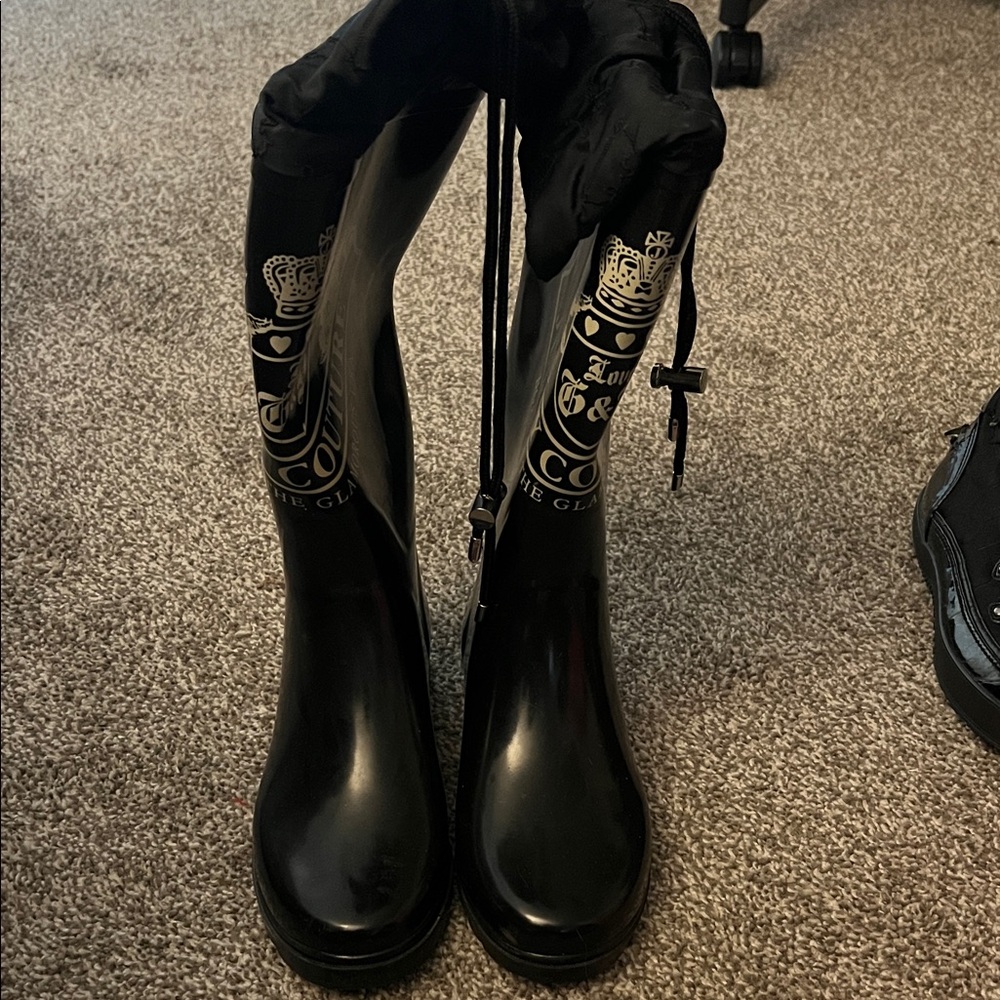 Juicy Couture Black Glossy Crest Rain Boots